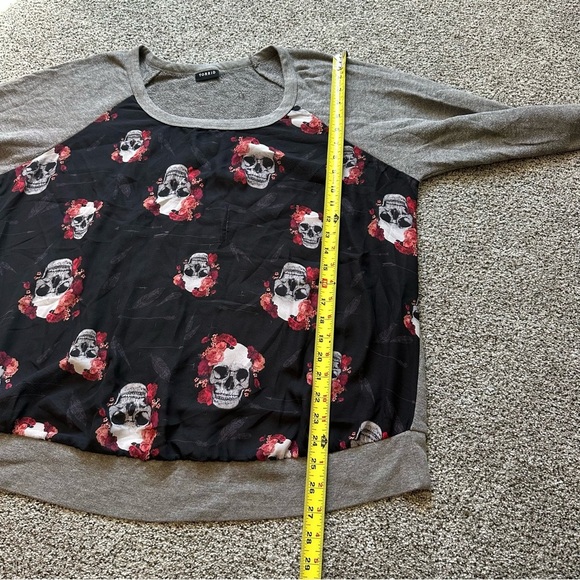 TORRID 1X Gray Sweatshirt Chiffon Black Red Skull Front R $59 - Picture 5 of 9